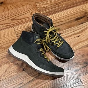 Baretraps NWT Hiking Boots